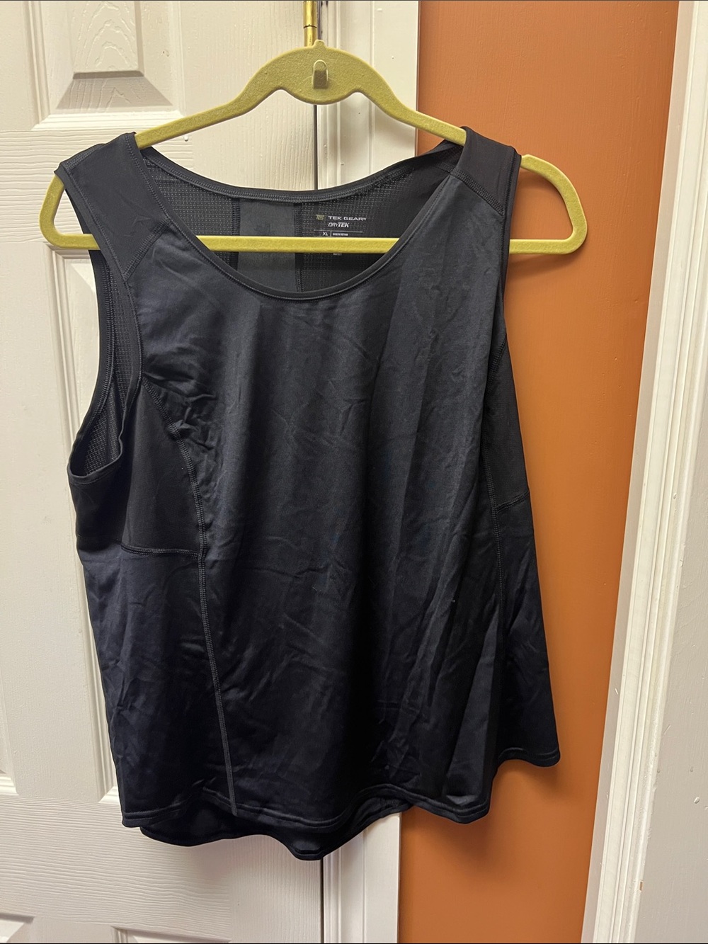 tek gear Black Performance Tank Top - Women's Athletic Scoop Neck